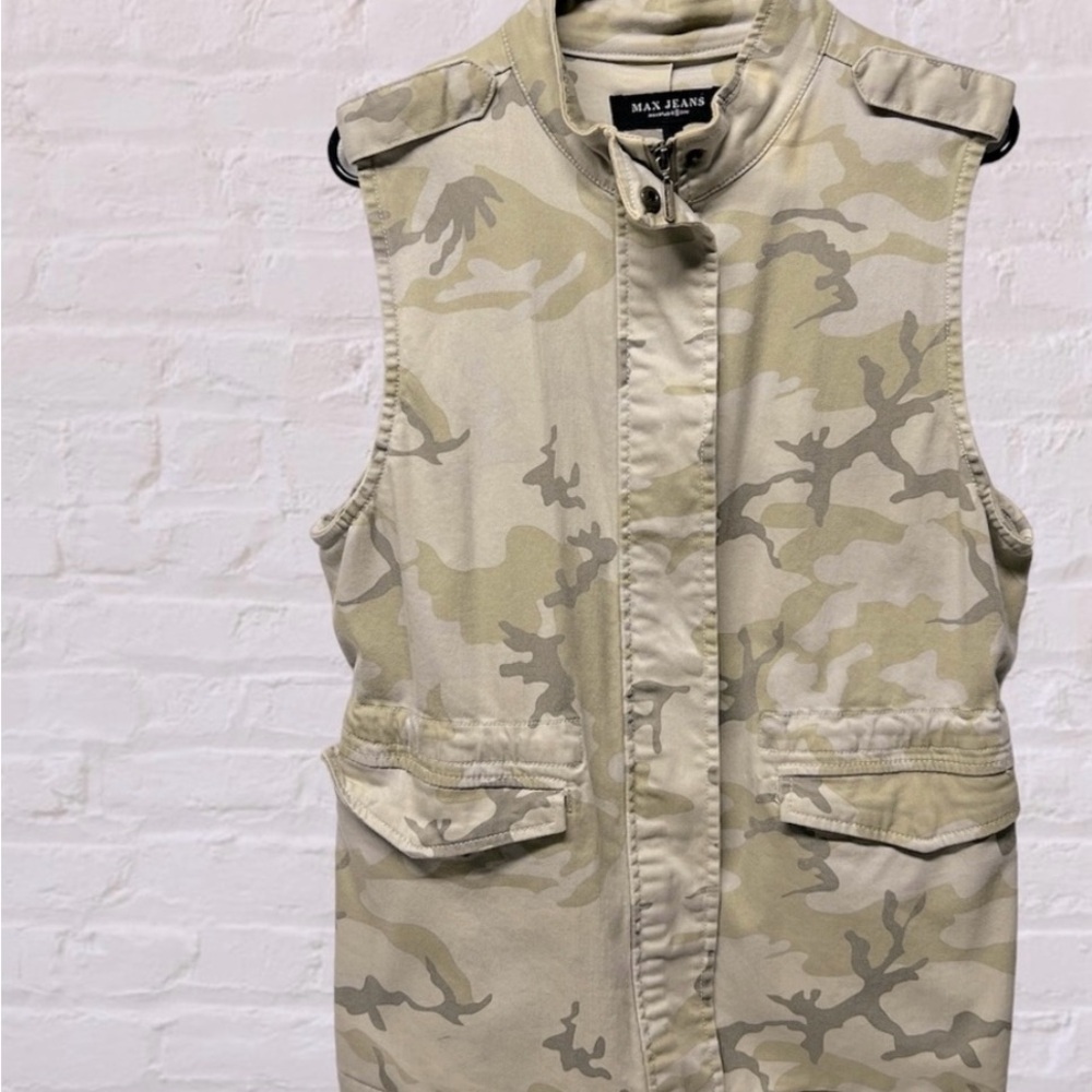 Max Jeans utility light green camo vest zipper and snap on button front L